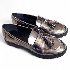 Bandolino Silver Tassel Loafers Women’s Size 9